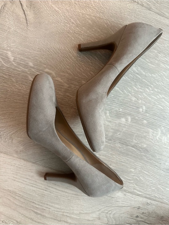 Kelly & Katie Shoes - Light Gray Suede Pumps with Rounded Toe